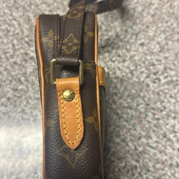 Louis Vuitton Crossbody Danube Bag - Picture 7 of 11